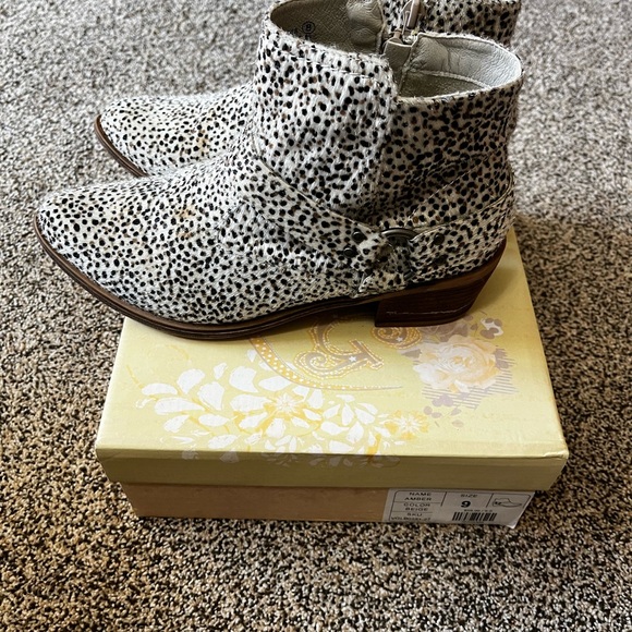 Booties - Picture 8 of 9